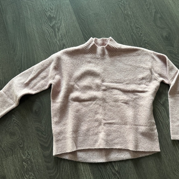 Uniqlo Sweaters - Uniqlo Mock Neck Wool Blend Sweater – Light Mauve, Size Small